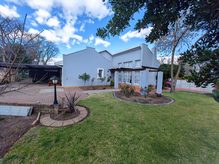 5 Bedroom Property for Sale in Heuwelsig Free State